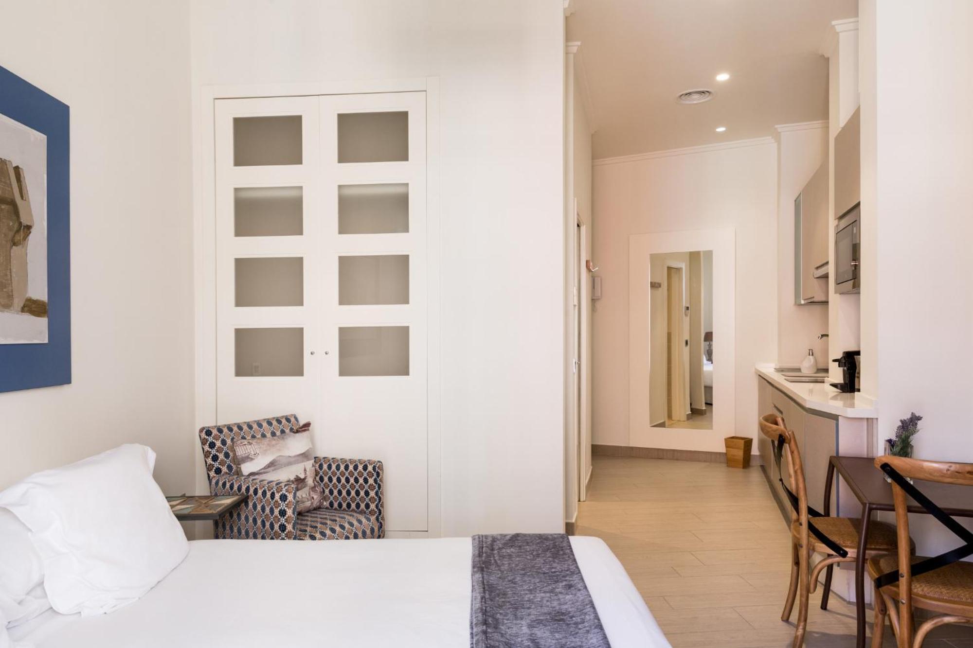 Welldone Cathedral Suites إشبيلية الغرفة الصورة